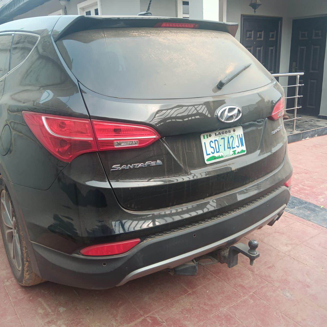 A picture of 2013 first body Hyundai SantaFe car is LIMITED edition keyless