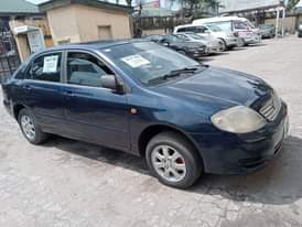 A picture of 2002 Toyota Bank model