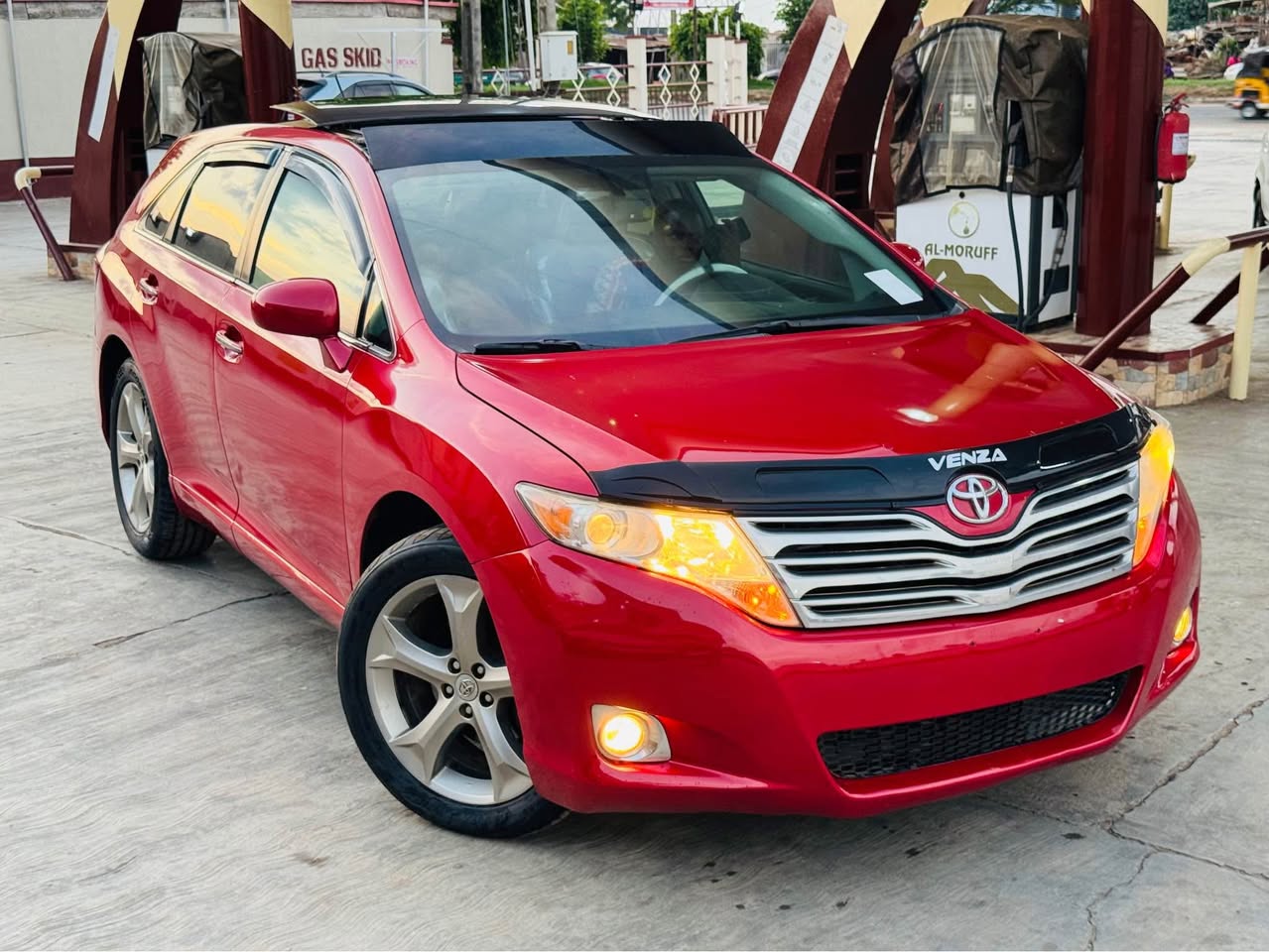 A picture of Reg Toyota venza toks standard