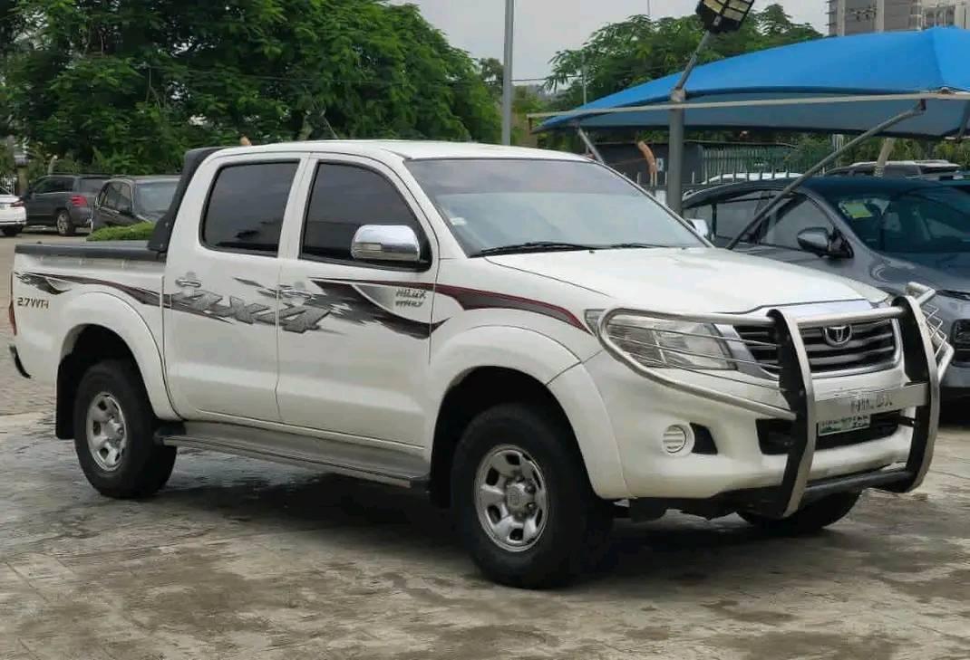 A picture of Toyota hilux manual drive 2015 best price 24m last price