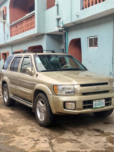 A picture of Nissan Qx4 2005