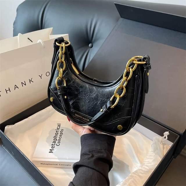 A picture of Underarm chain bags