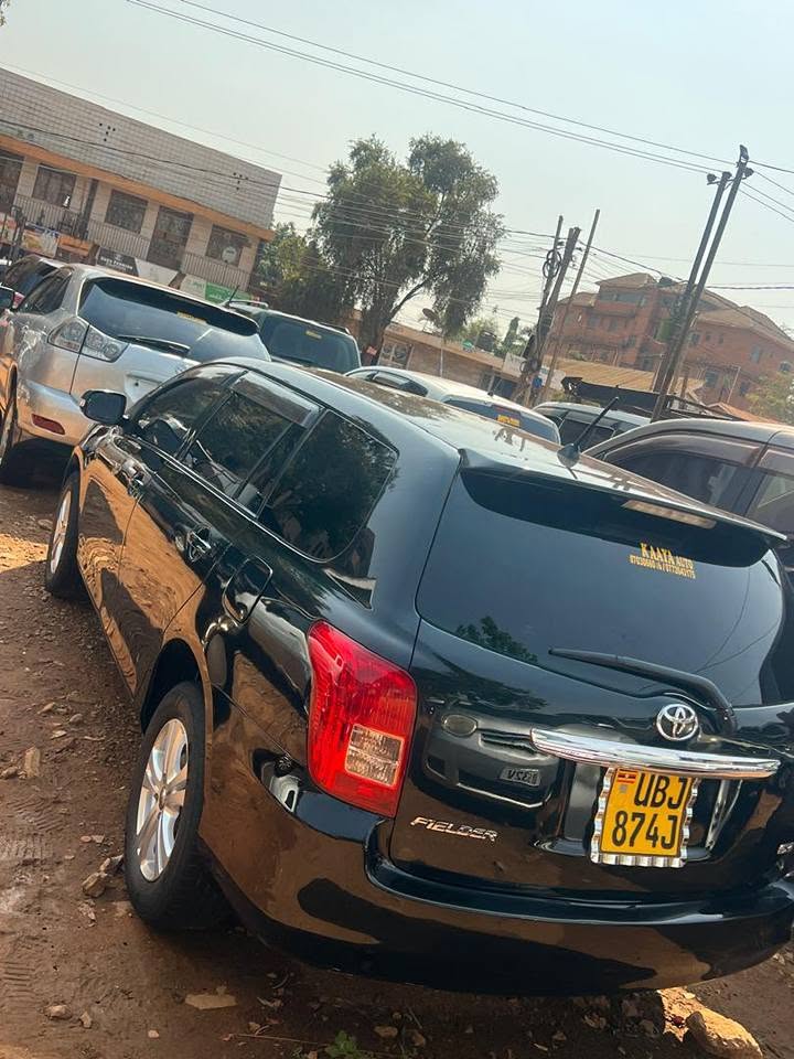 A picture of TOYOTA FIELDER