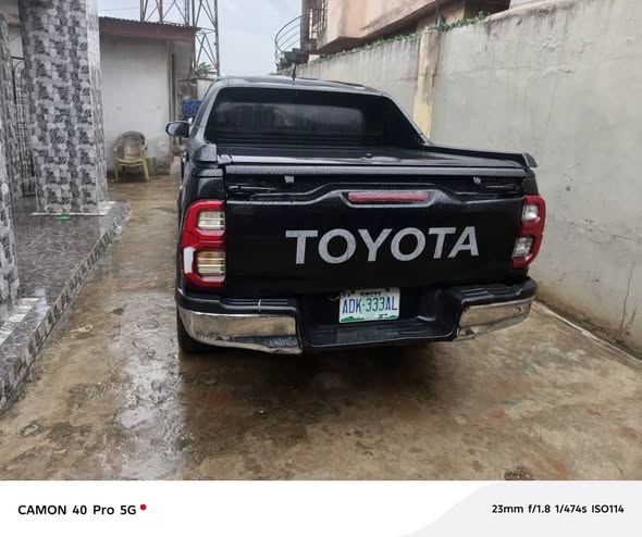A picture of Toyota Hilux 011 08168128003
