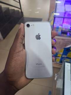 A picture of Iphone 7 128gb at 280k