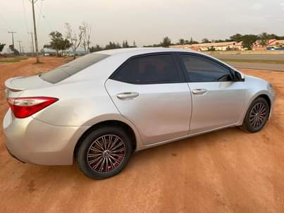A picture of Belgium grade 2015 Toyota corolla with original papers going for