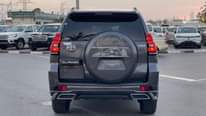 A picture of 2015 Toyota Prado FACELIFTED GCC SPECS V6 4WD SUNROOF FULL