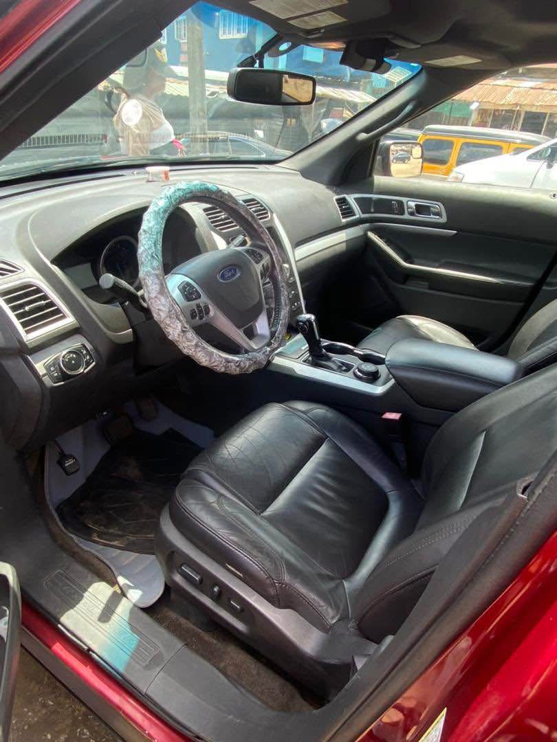 A picture of Ford explorer