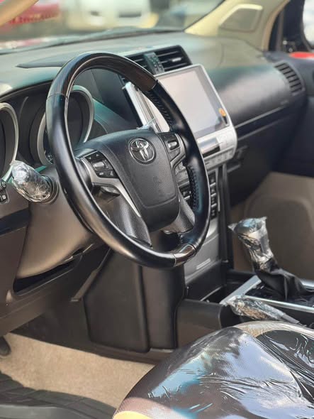 A picture of TOYOTA LAND CRUISER 2016