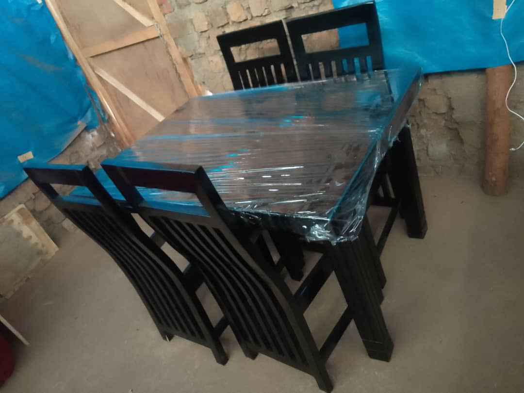 A picture of Modern dining table