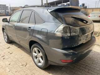 A picture of Lexus rx 330 2006 model