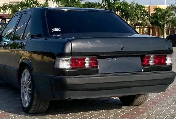 A picture of Mercedes Benz 1090E 1985 model