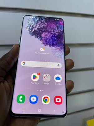 A picture of Samsung s20 128gb 12gb ram clean no dots 580k WhatsApp
