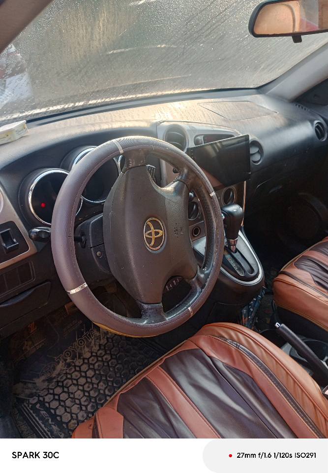 A picture of Toyota matrix