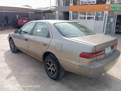 A picture of Toyota Camry 1999