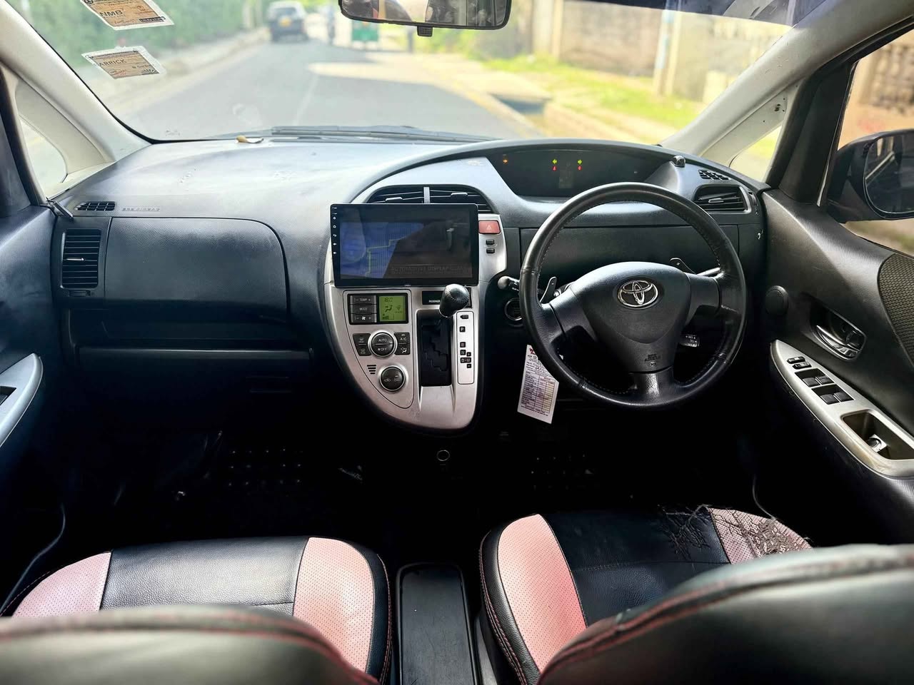 A picture of Toyota ractis