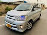 A picture of Toyota Noah inauzwa