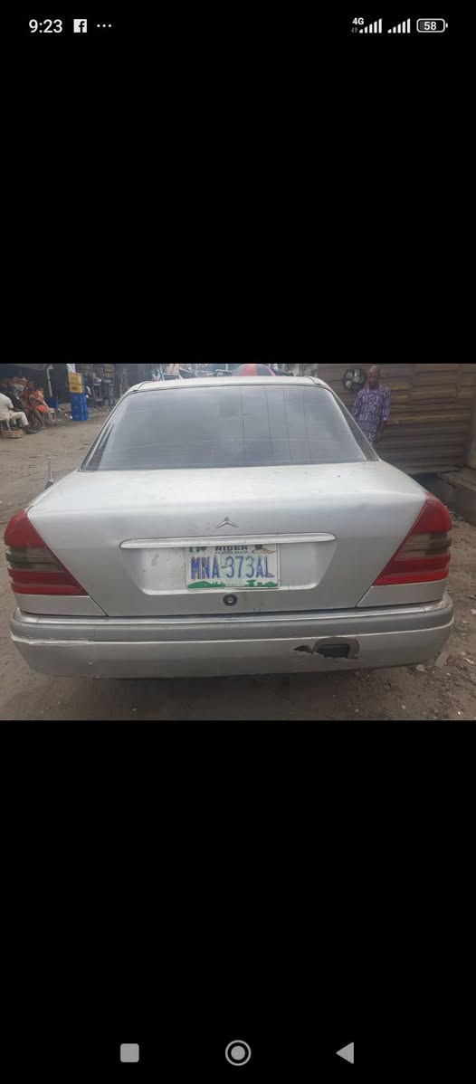A picture of Benz C 200