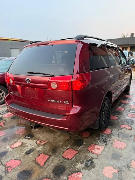 A picture of Foreign used Toks Sienna 2007