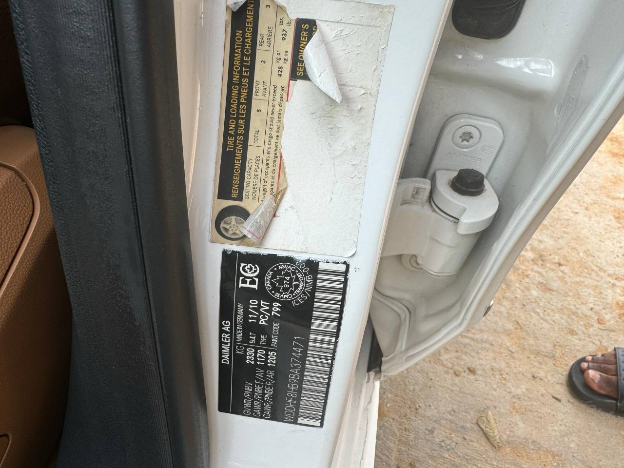 A picture of Mercedes E350 2011 model super clean