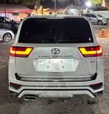 A picture of LAND CRUISER IYO WAI TU WAI BEI POA FOR SALES