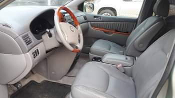 A picture of Automatic transmission Keyless entry Leather seat Fog light Alloy wheel