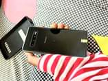 A picture of Samsung s10 plus