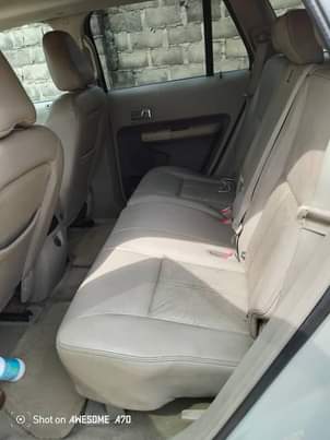 A picture of 08 Ford Edge