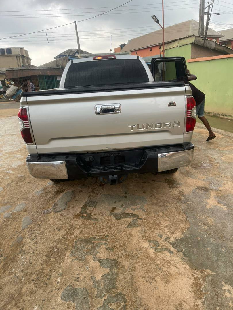 A picture of Toyota tundra