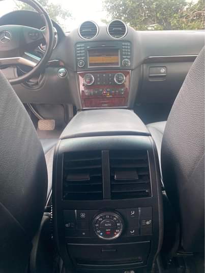A picture of Mercedes Benz GL550 2012 model full option