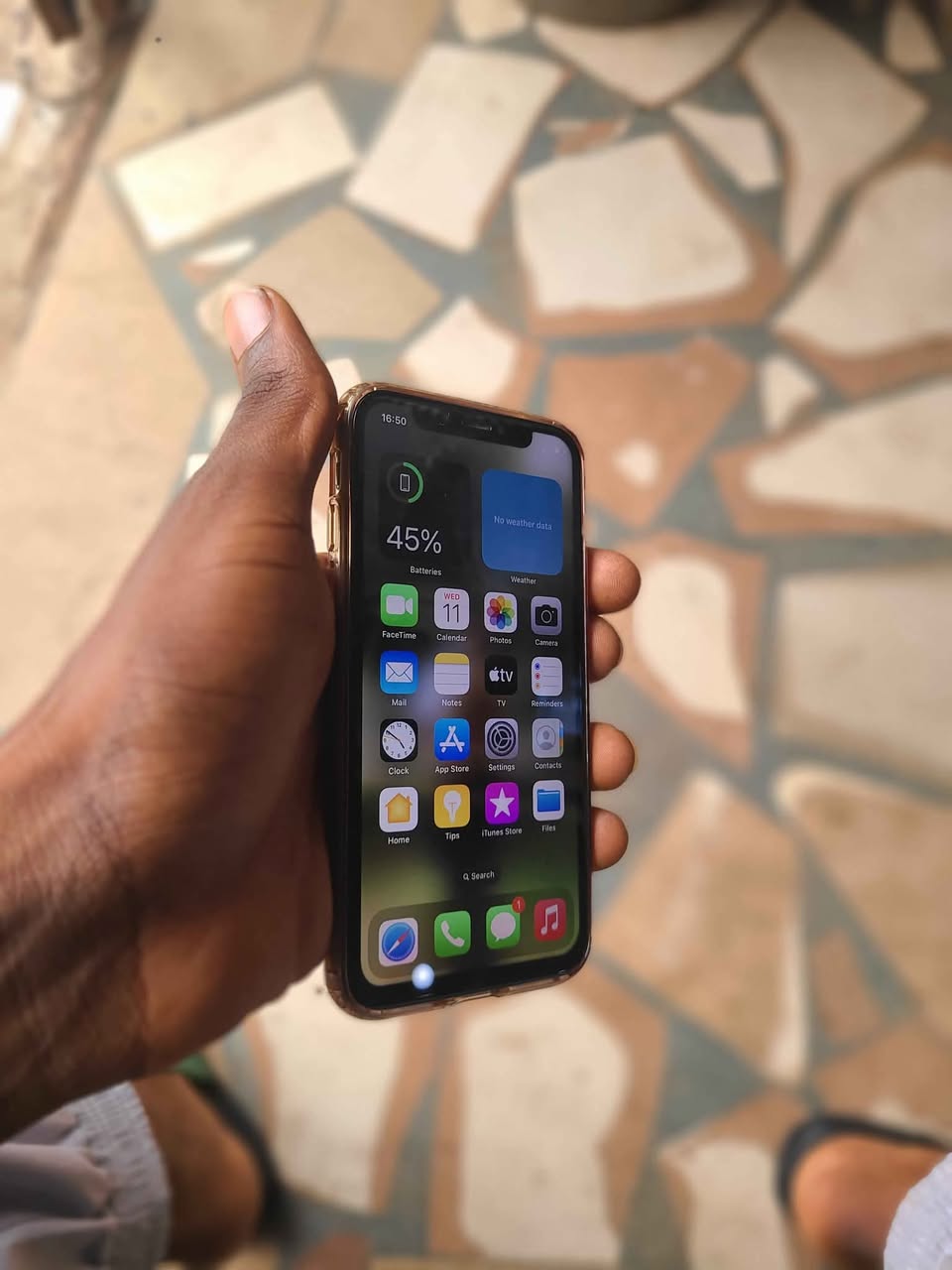 A picture of Iphone X no face id 64gb