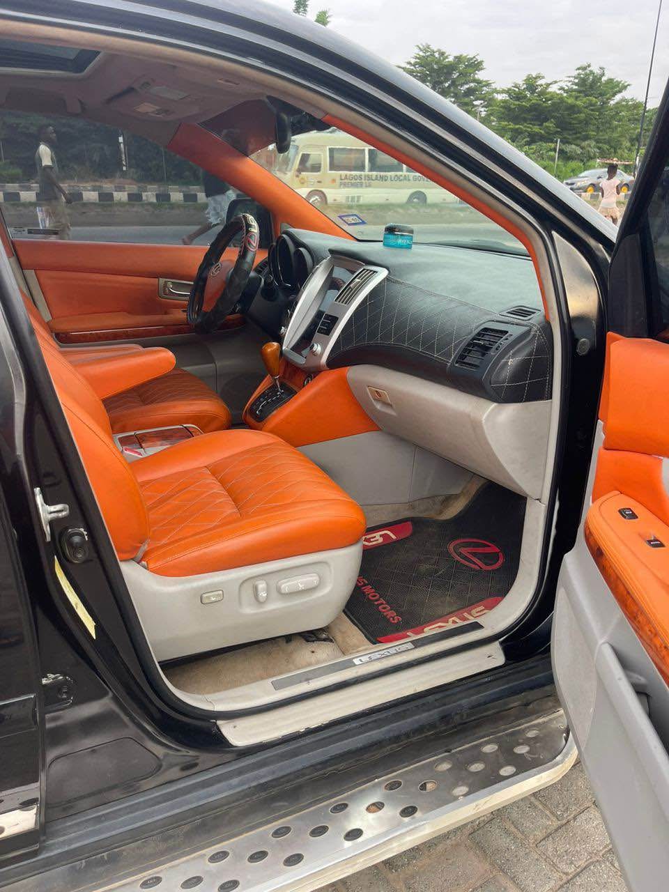 A picture of Lexus rx330 2005