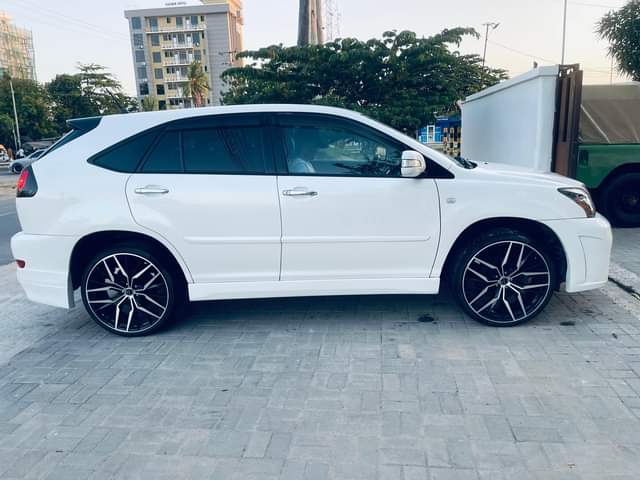 A picture of TOYOTA HARRIER