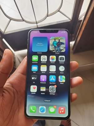 A picture of Iphone Xsmax Gb256 na Samsung Note 10