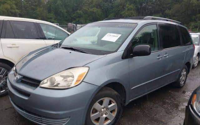A picture of Toyota sienna 2005