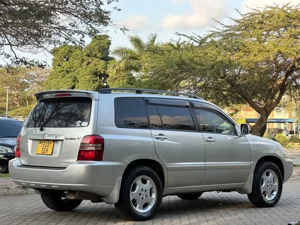 A picture of TOYOTA KLUGER