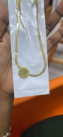 A picture of Cheni za gold