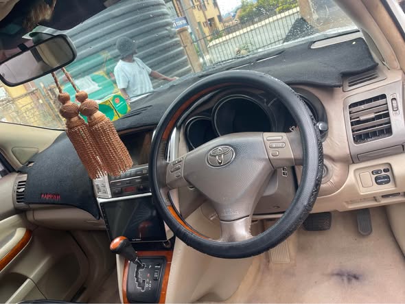 A picture of Toyota harrier