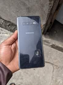 A picture of Samsung s10 plus