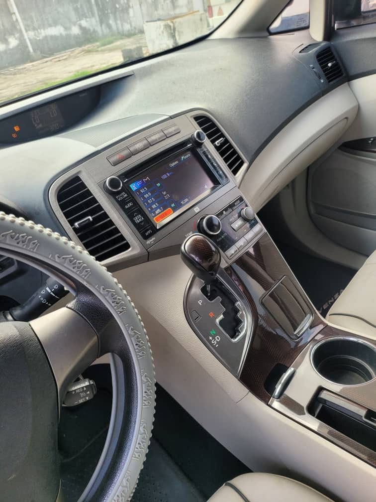 A picture of Toyota venza 2011..
