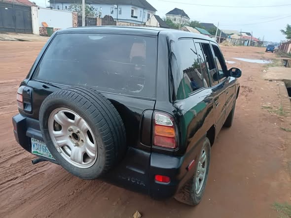 A picture of 2000 Toyota RAV4