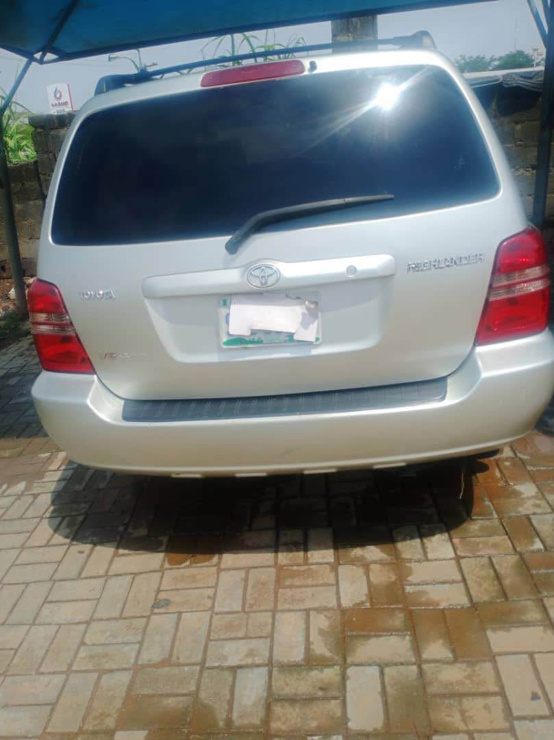 A picture of Toyota Highlander 2005 distress sales