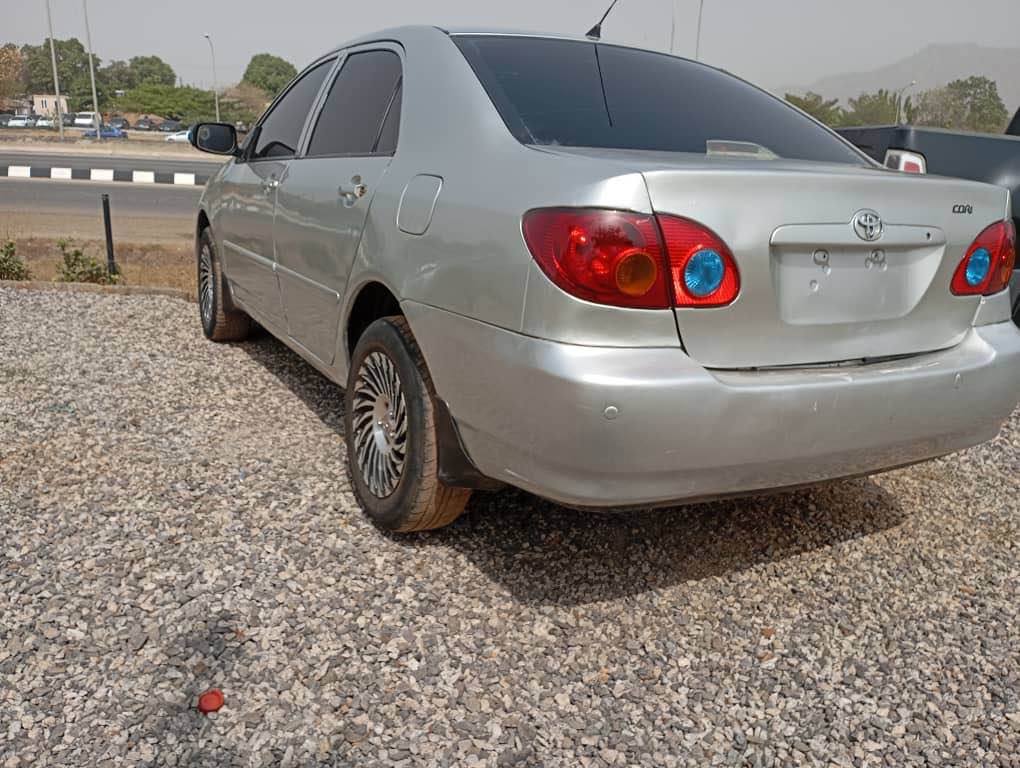 A picture of Distress Toyota Corolla 2004 model engine gear is in good
