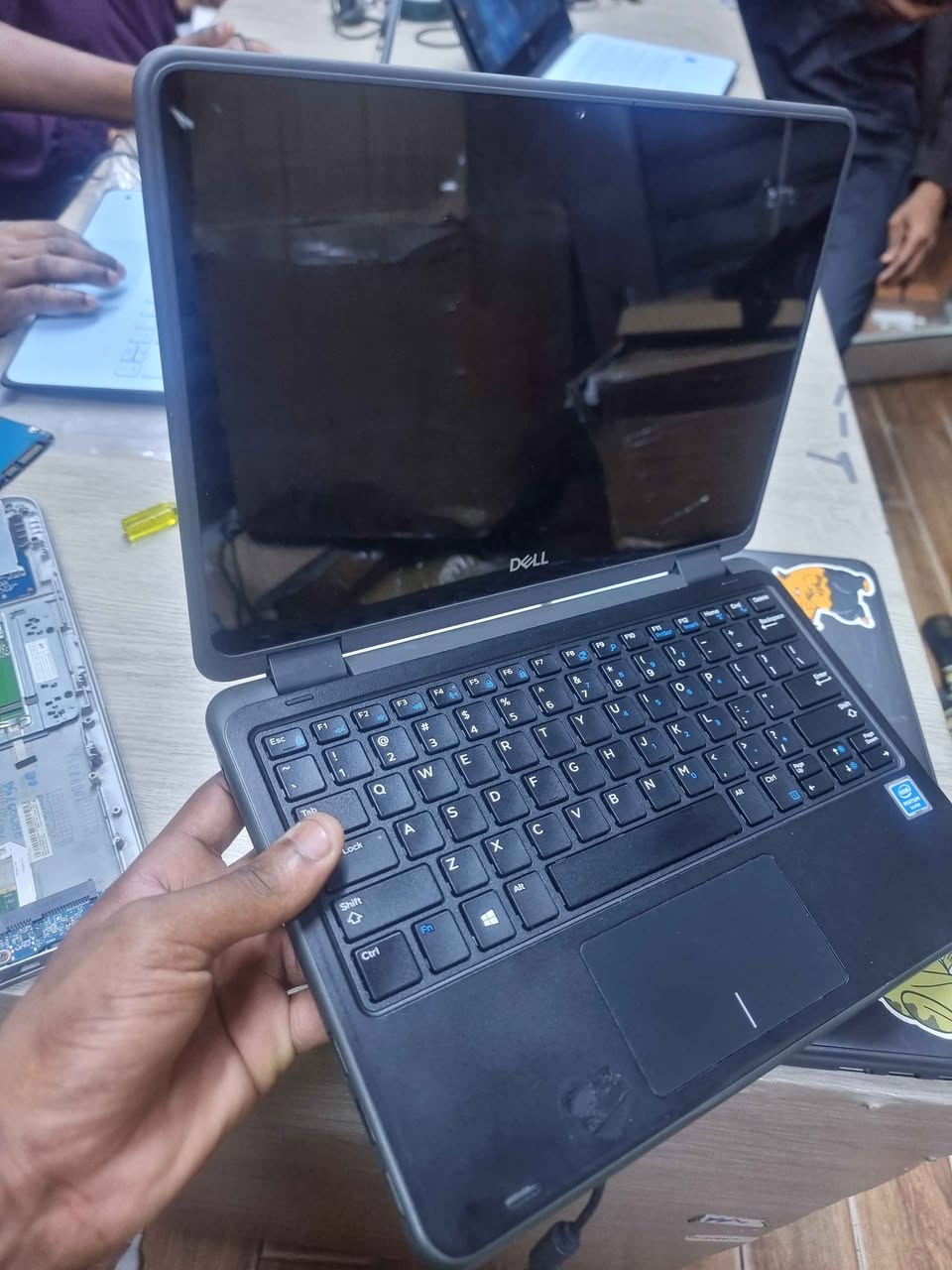 A picture of DELL LATITUDE 3189