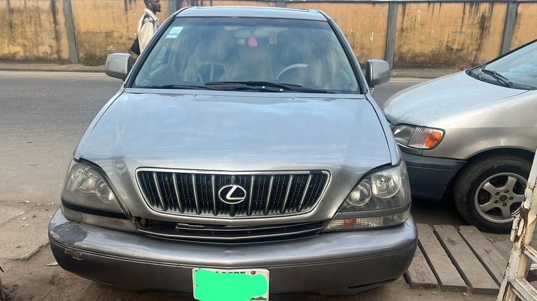 A picture of Reg Lexus Rx300 2022 Entry FIRST BODY Everything is working