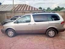 A picture of Toyota Sienna 2001 Good Engine Good gear Neat interior leather