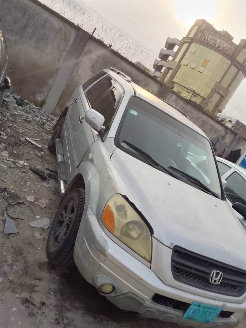 A picture of Honda pilot