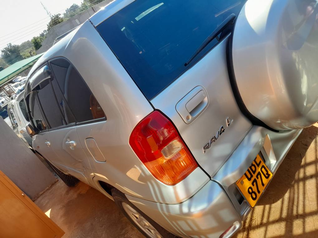 A picture of Toyota Rav4 1.8Cc Vvti 25M UGX