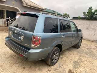 A picture of Super clean 2006 honda pilot 08132230610