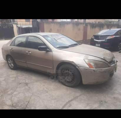 A picture of Honda Accord 2003 4plugs register park
